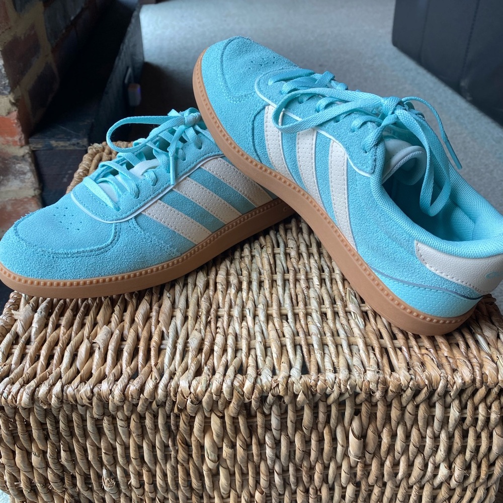 adidas Women's Breaknet Sleek Sneaker Size 6.5 Light Blue